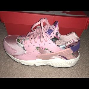 Nike Wmns Air Huaraches! Aloha Print!